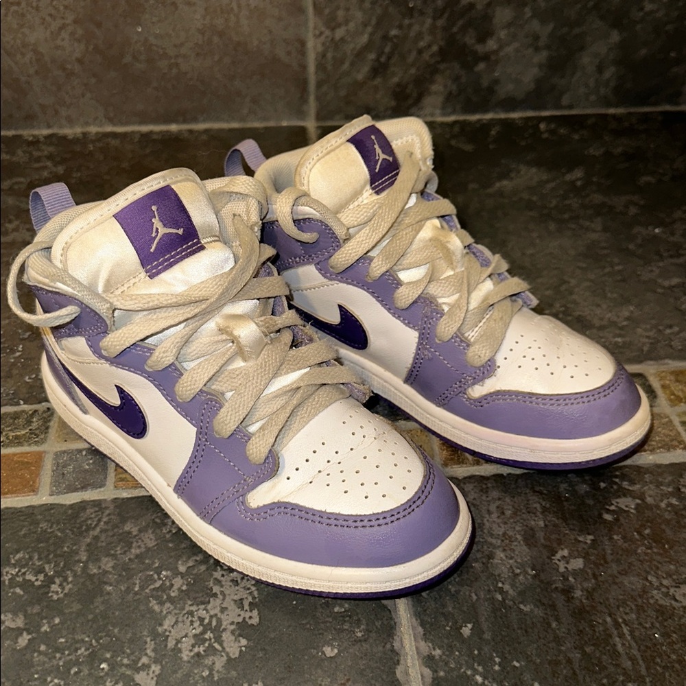 Nike Air Jordan little kids 
Jordan 1 Mid